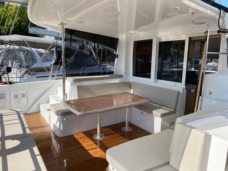 VY350003 Beneteau Lagoon 40