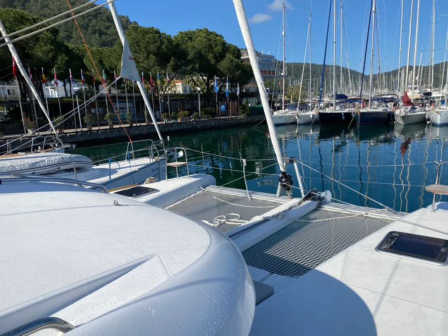 VY350003 Beneteau Lagoon 40