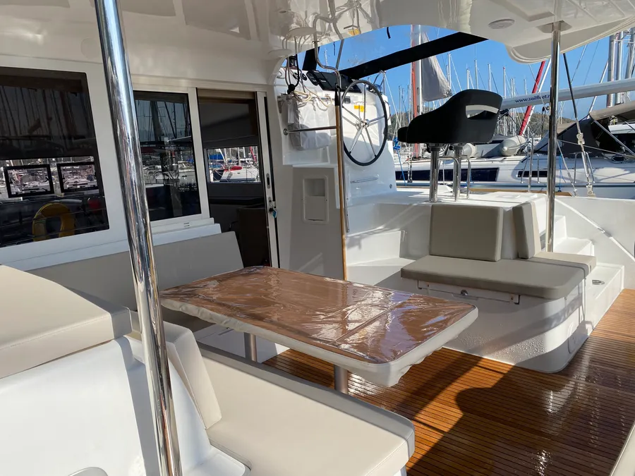 VY350003 Beneteau Lagoon 40