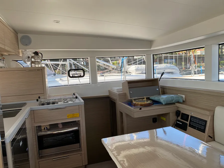 VY350003 Beneteau Lagoon 40