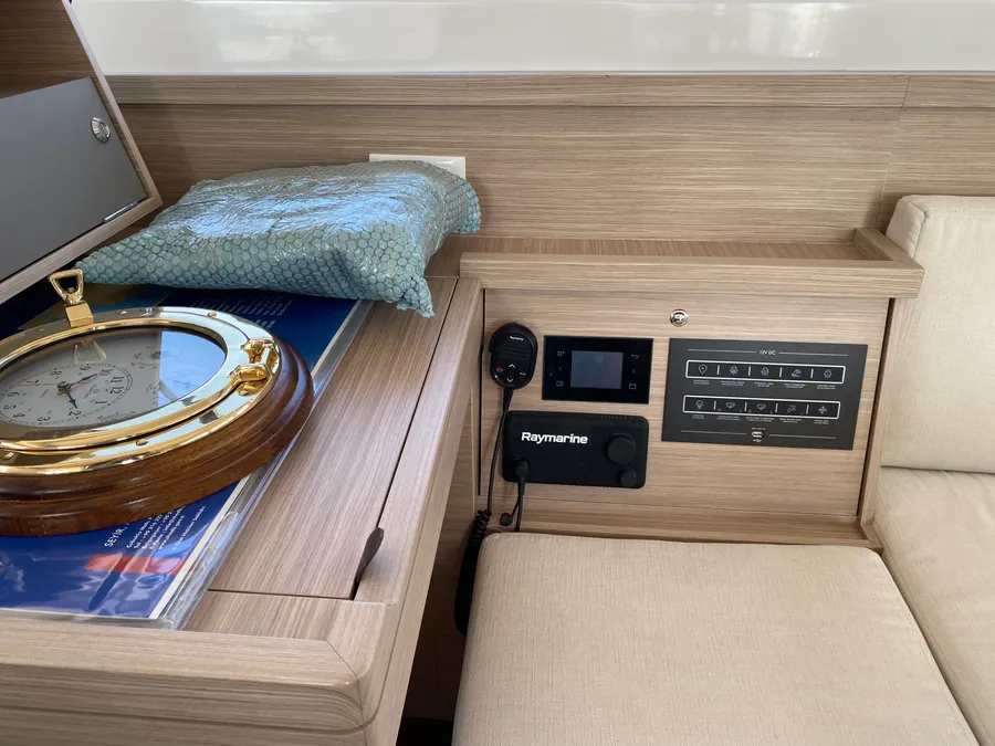 VY350003 Beneteau Lagoon 40