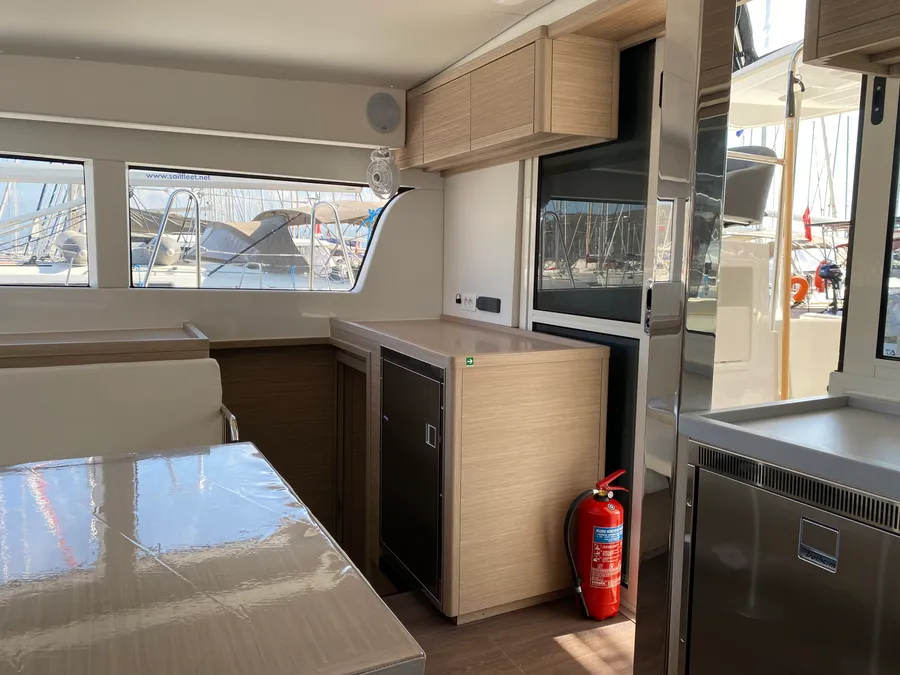 VY350003 Beneteau Lagoon 40