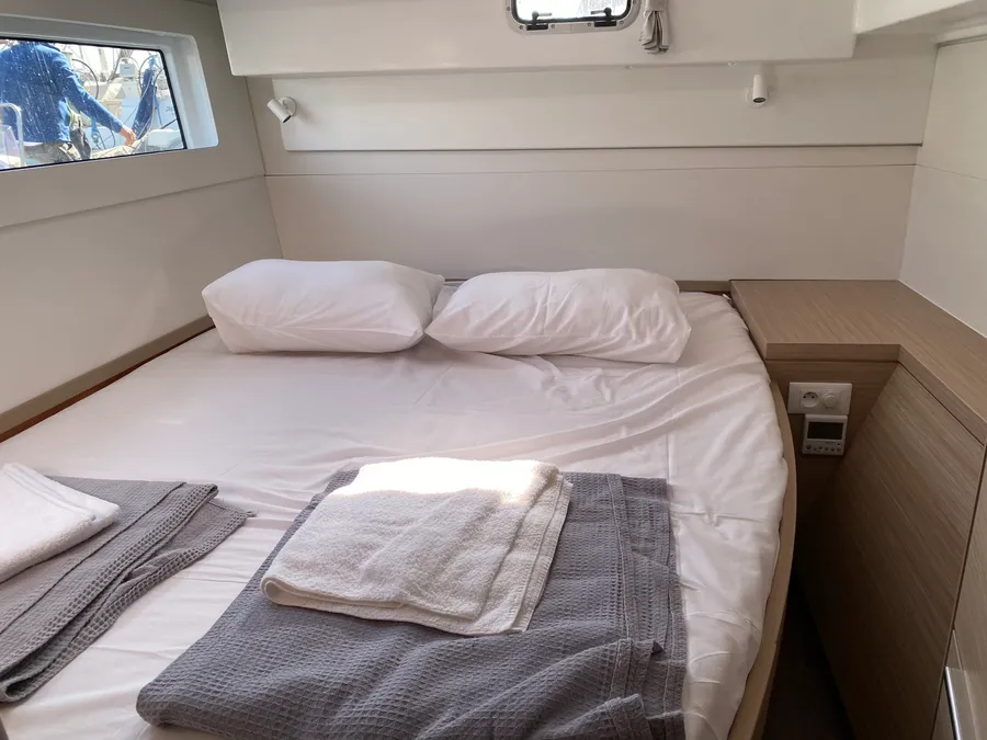 VY350003 Beneteau Lagoon 40