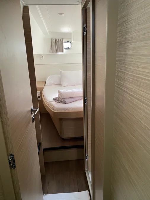 VY350003 Beneteau Lagoon 40